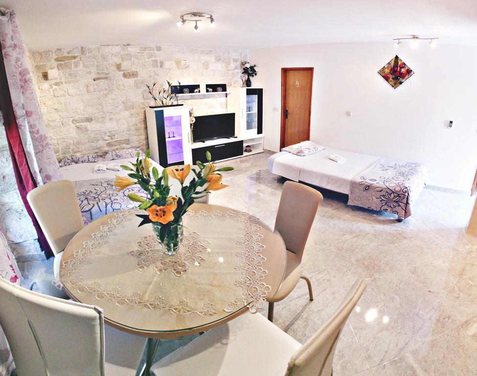 Apartment Romic Omis Exterior photo