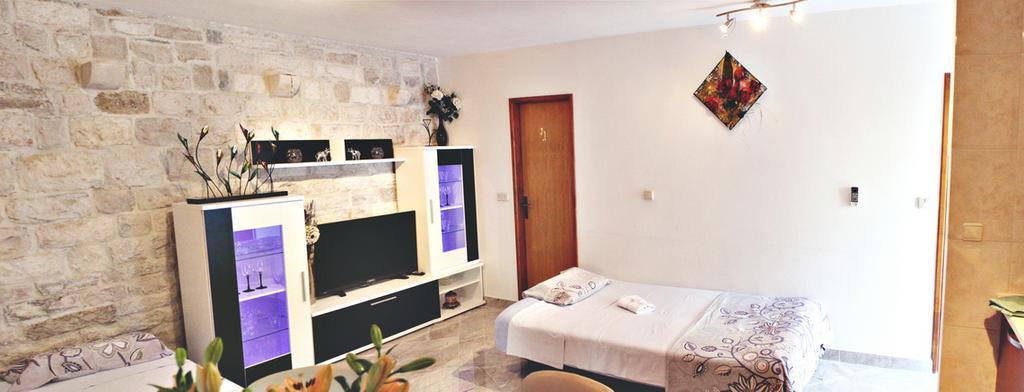 Apartment Romic Omis Exterior photo