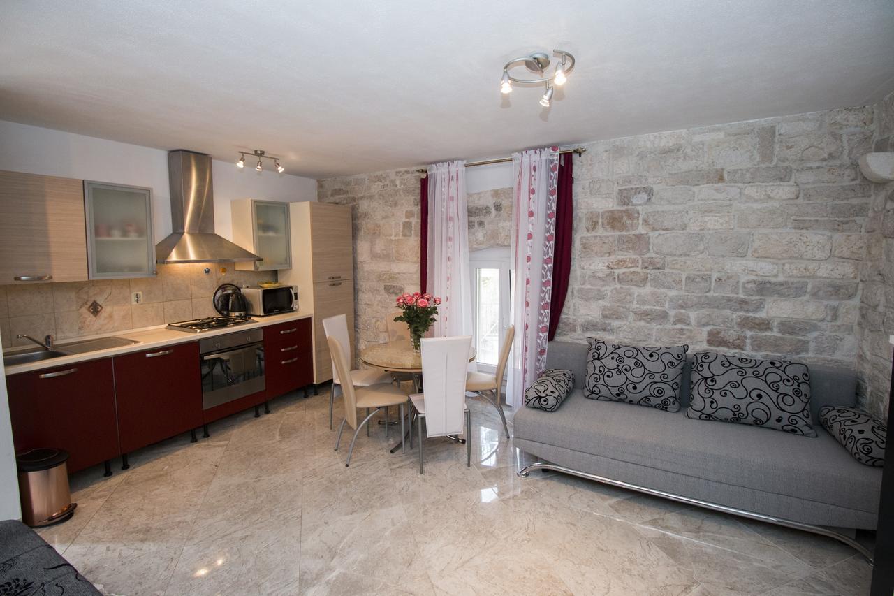 Apartment Romic Omis Exterior photo